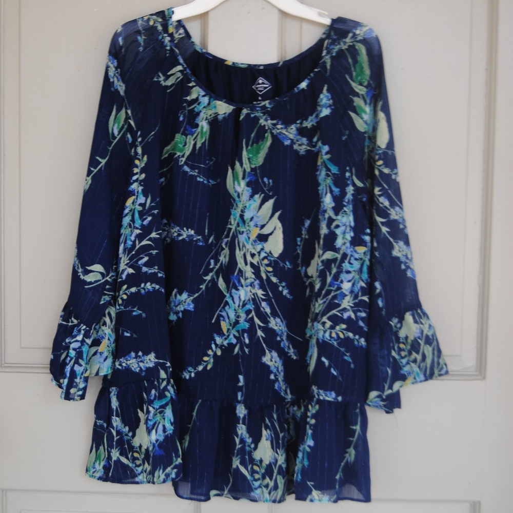 NWT St. John's Bay blue floral ruffle top